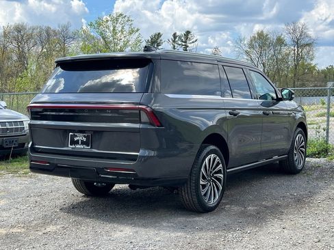 New 2025 Lincoln Navigator L Black Label AWD/4WD image 32
