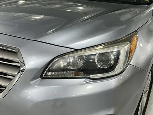Used 2017 Subaru Outback 2.5i AWD/4WD image 7