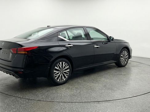 Used 2025 Nissan Altima 2.5 SV image 9