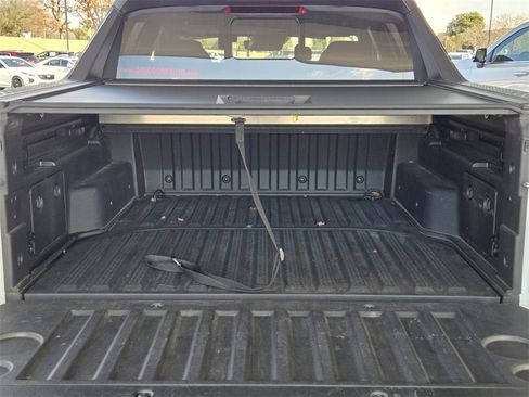 Used 2022 Hyundai Santa Cruz SEL Premium image 16