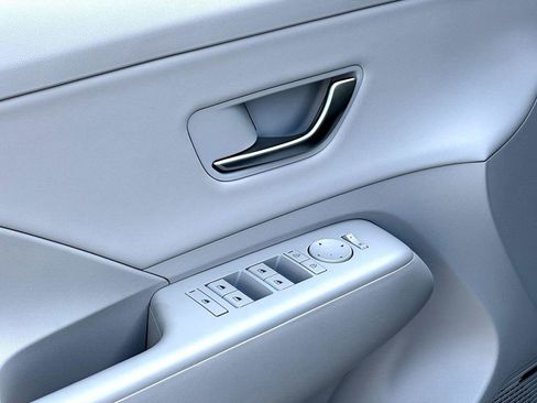 Used 2025 Hyundai Kona Limited image 14