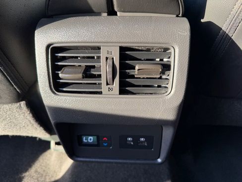 Used 2023 Nissan Rogue SL w/ SL Premium Package image 25