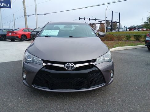 Used 2017 Toyota Camry SE image 2