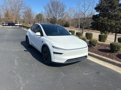 Used 2026 Tesla Model Y Long Range image 4