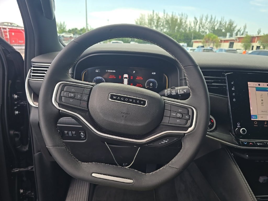 Used 2023 Jeep Wagoneer 2WD image 12