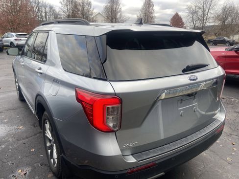 Used 2023 Ford Explorer XLT w/ Equipment Group 202A image 3