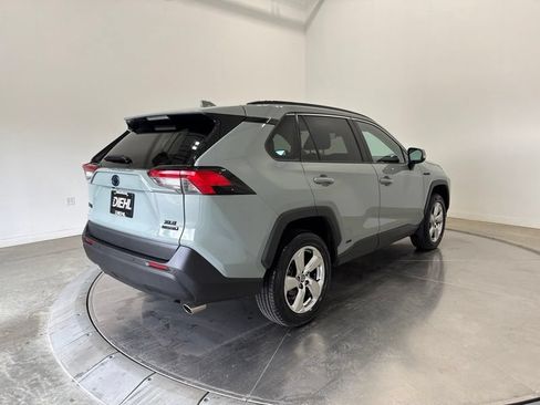Used 2021 Toyota RAV4 XLE Premium AWD/4WD image 7