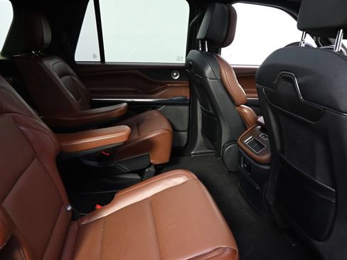 Used 2025 Lincoln Navigator Reserve AWD/4WD image 18