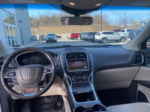 Used 2019 Lincoln Nautilus Reserve image 9