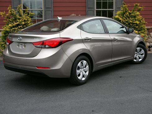 Used 2016 Hyundai Elantra SE image 5