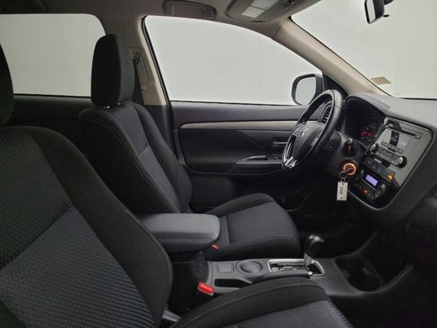 Used 2016 Mitsubishi Outlander ES image 21