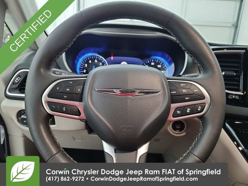 Certified 2024 Chrysler Pacifica Touring-L FWD image 21