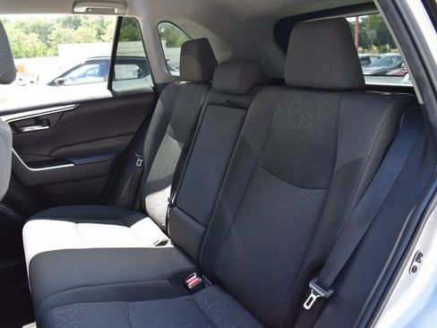Used 2020 Toyota RAV4 XLE image 16