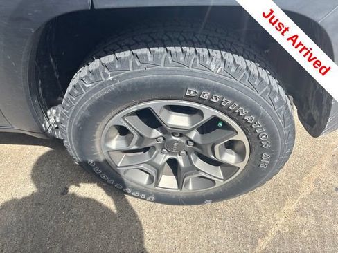 Used 2020 Jeep Cherokee Trailhawk w/ Cold Weather Group AWD/4WD image 16