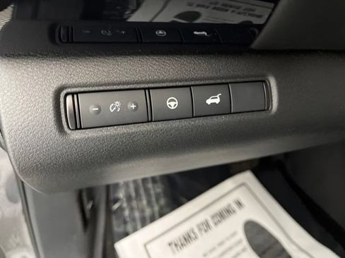 Used 2025 Nissan Pathfinder SV w/ SV Premium Package FWD image 30