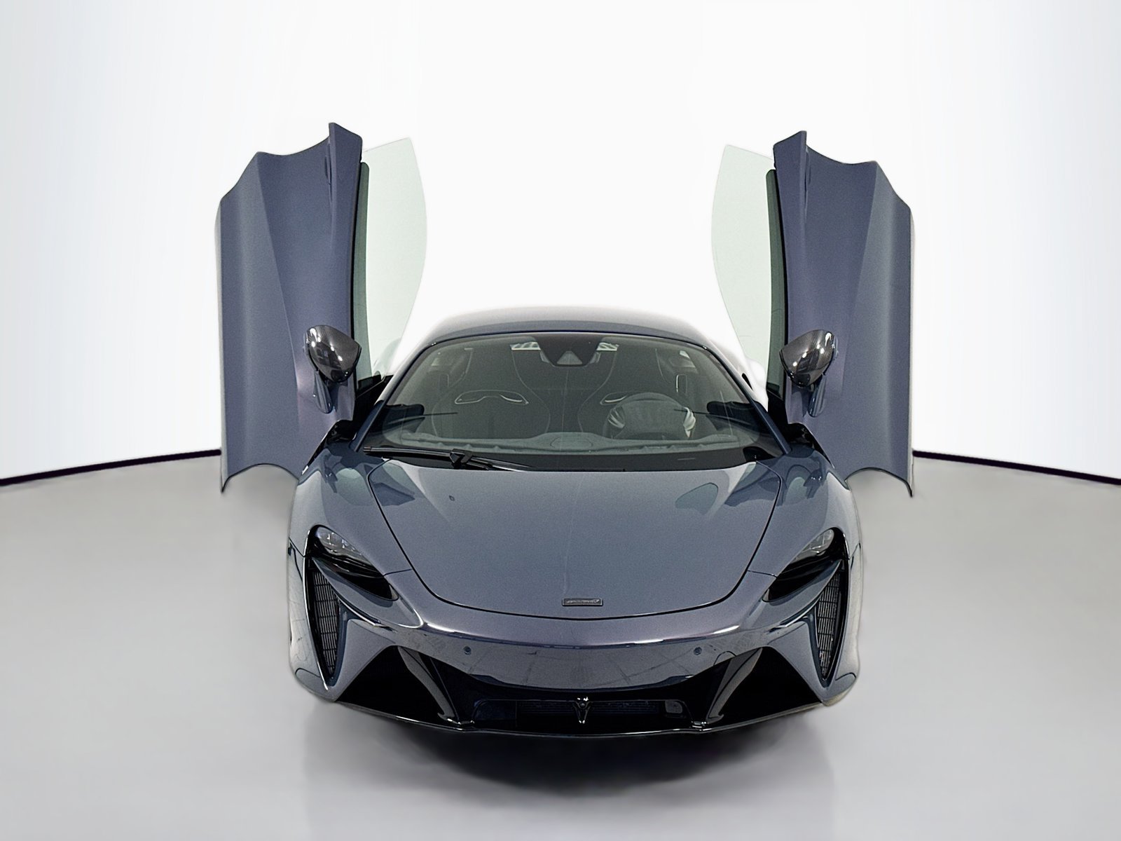Used 2025 McLaren Artura RWD image 2