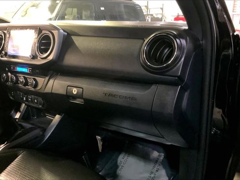 Used 2020 Toyota Tacoma TRD Sport image 18