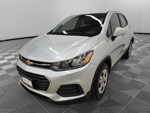 Used 2018 Chevrolet Trax LS image 3