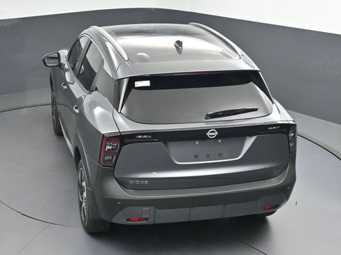Used 2025 Nissan Kicks SV w/ SV Premium Package FWD image 33