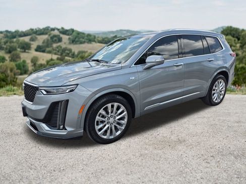 Used 2023 Cadillac XT6 Premium Luxury w/ Technology Package FWD image 3