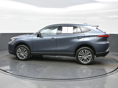Used 2024 Toyota Venza XLE AWD/4WD image 3