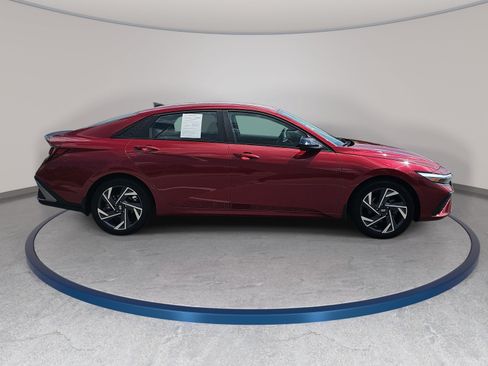 Used 2025 Hyundai Elantra Sport FWD image 4