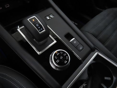 New 2025 Mitsubishi Outlander SE image 14