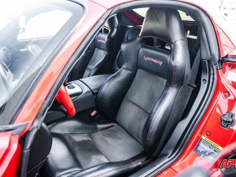 Used 2006 Dodge Viper SRT-10 RWD image 4
