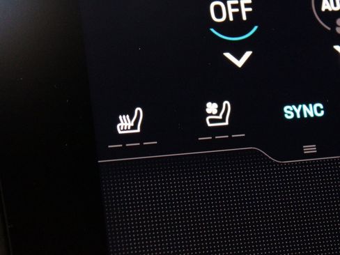 Used 2025 Porsche Taycan image 32