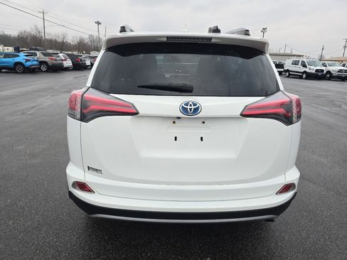 Used 2018 Toyota RAV4 XLE image 7