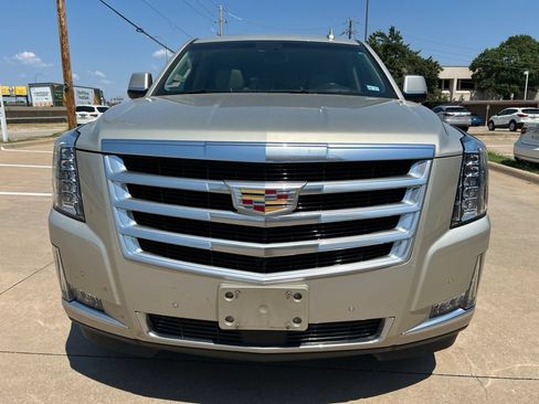 Used 2017 Cadillac Escalade Premium Luxury AWD/4WD image 11
