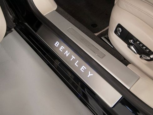 Used 2023 Bentley Flying Spur Azure image 35