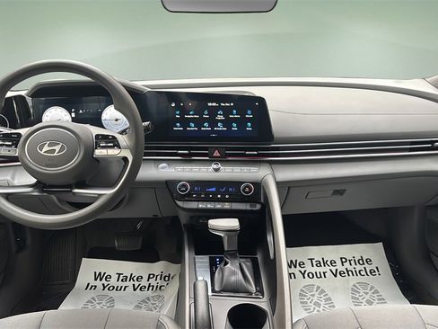 Certified 2024 Hyundai Elantra SEL image 19