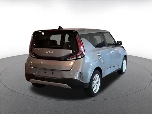 Used 2025 Kia Soul LX w/ LX Technology Package FWD image 11