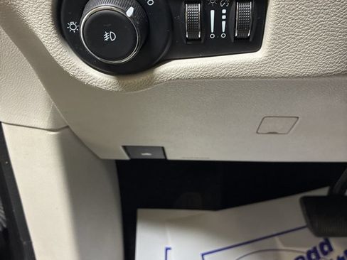 Used 2022 Chrysler Pacifica Touring-L FWD image 14