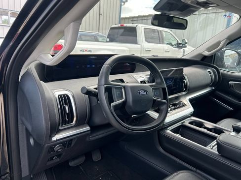 Used 2025 Ford Expedition Platinum AWD/4WD image 4