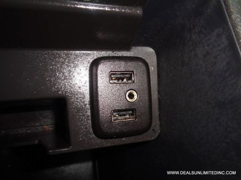 Used 2017 GMC Yukon SLT image 21