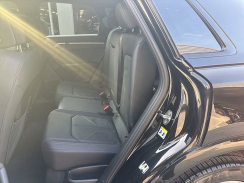 Used 2025 Audi Q3 2.0T Premium w/ Black Optic Sport Package image 14