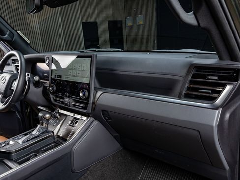 Used 2024 Lexus GX 550 image 18