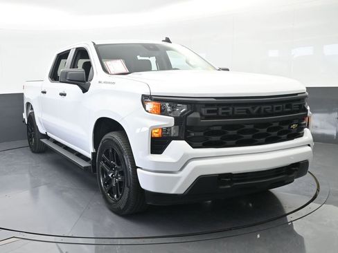 Used 2025 Chevrolet Silverado 1500 Custom image 9