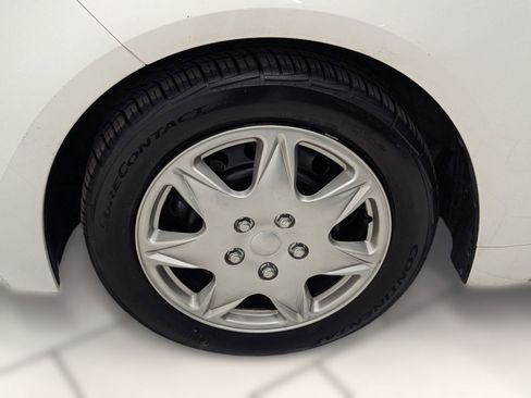 Used 2020 Toyota Corolla LE image 9