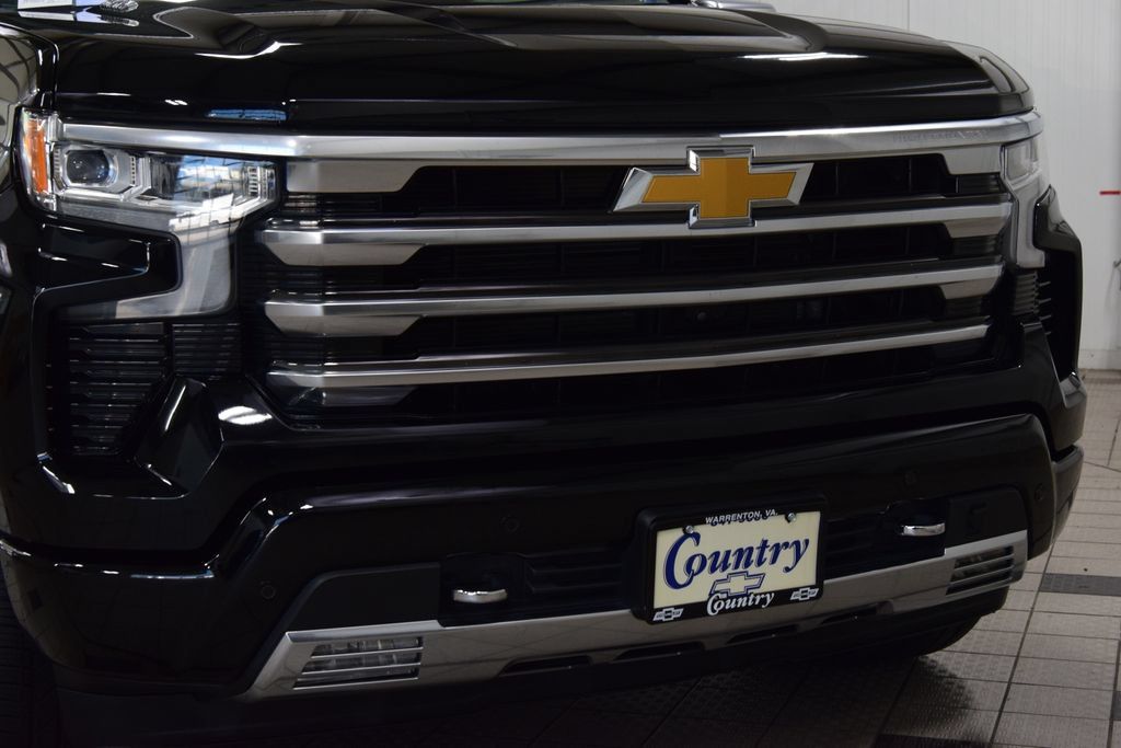 Used 2023 Chevrolet Silverado 1500 High Country w/ High Country Premium Package AWD/4WD image 13
