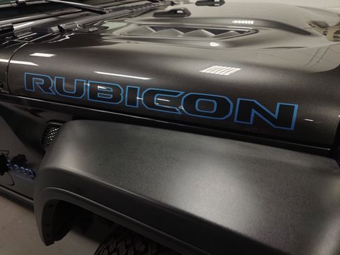 Used 2025 Jeep Wrangler Unlimited Rubicon 4xe w/ Convenience Group image 5