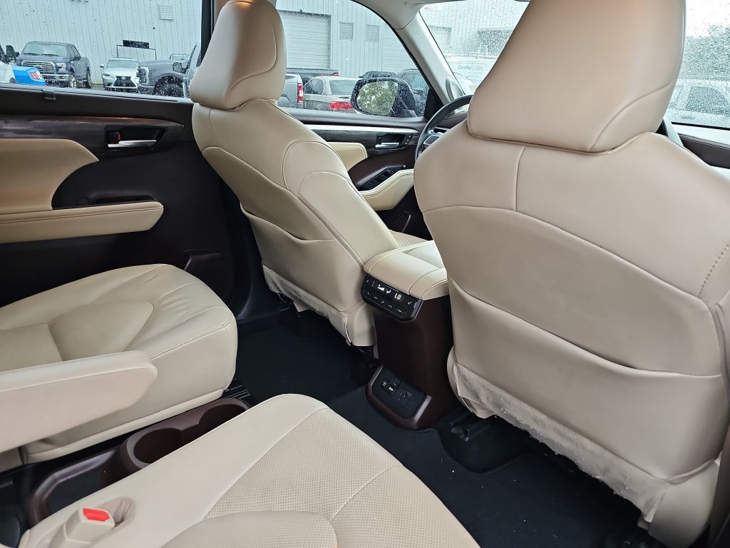Used 2021 Toyota Highlander Platinum FWD image 14