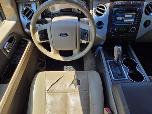 Used 2013 Ford Expedition XLT RWD image 12
