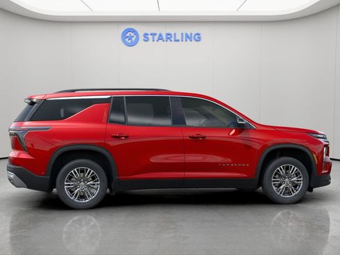 Used 2025 Chevrolet Traverse LT FWD image 5