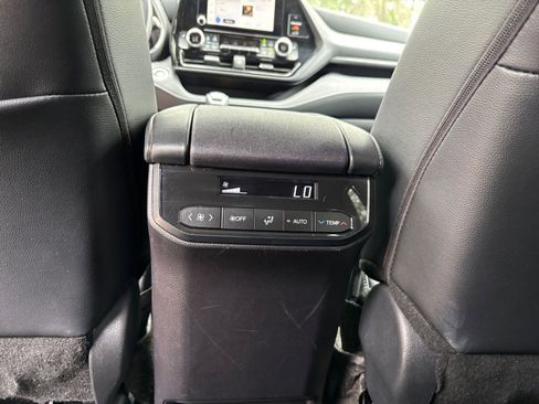 Used 2025 Toyota Highlander XSE AWD/4WD image 24