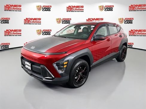 Certified 2025 Hyundai Kona SE image 13