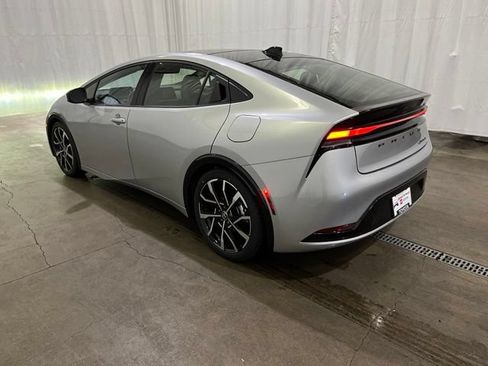 Used 2023 Toyota Prius Prime Premium FWD image 5