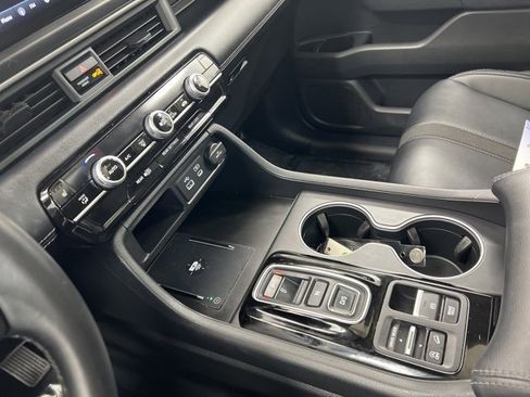 Used 2024 Honda Pilot Touring image 19
